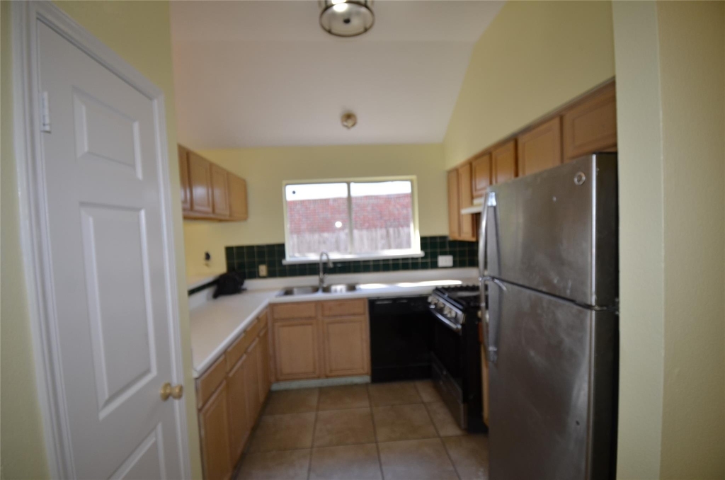 4729 Castleman Dr - Photo 4