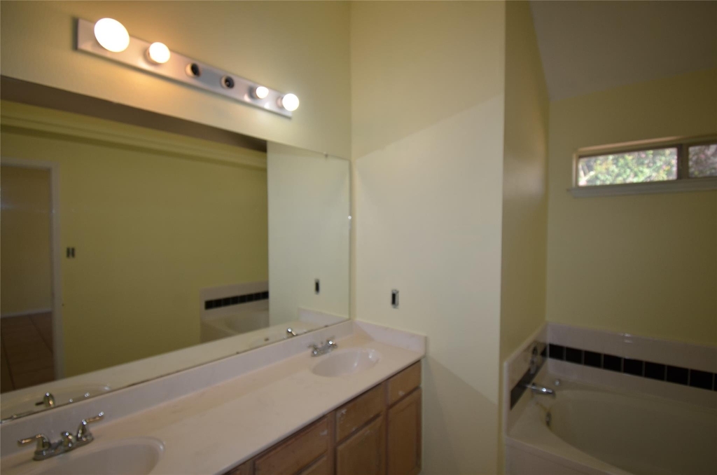 4729 Castleman Dr - Photo 15