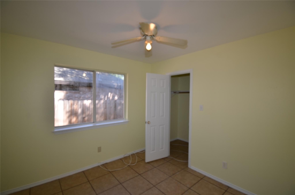 4729 Castleman Dr - Photo 10