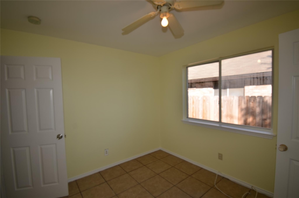 4729 Castleman Dr - Photo 29
