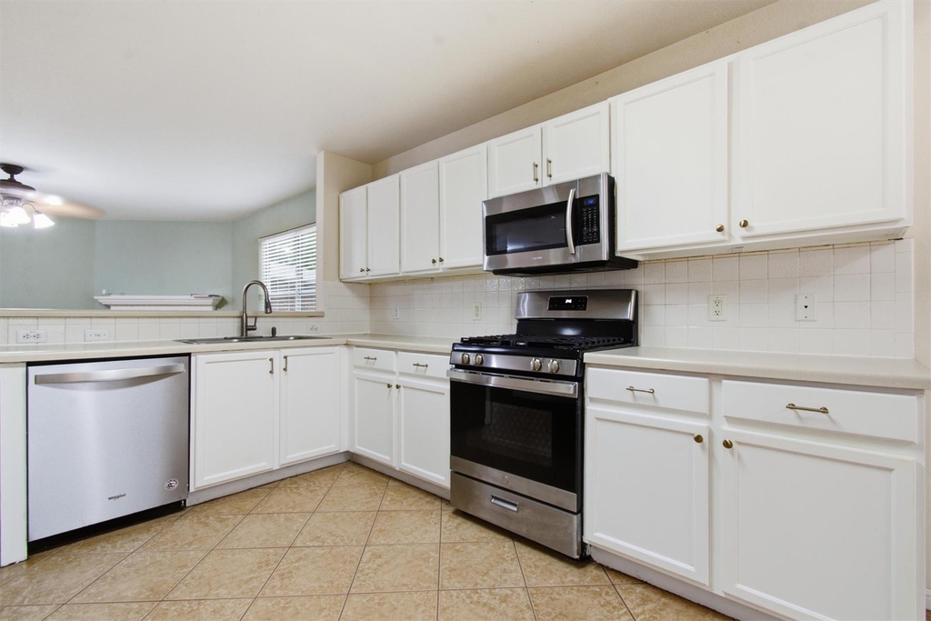 1806 Carriage Hills Trl - Photo 10