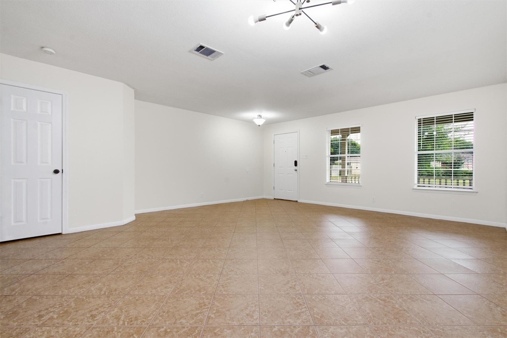 1806 Carriage Hills Trl - Photo 3