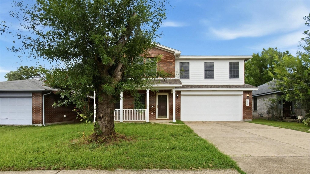 1806 Carriage Hills Trl - Photo 2