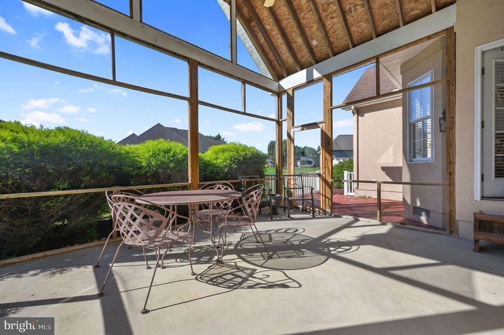 85 Redcrest Court - Photo 18