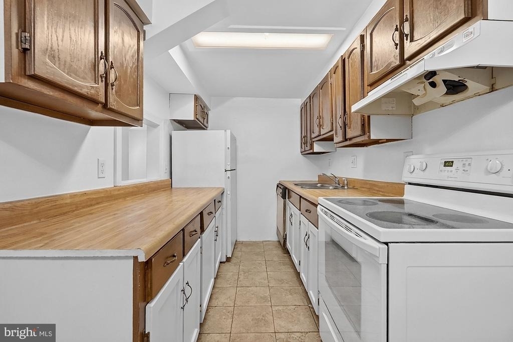 1526 Potomac Avenue Se - Photo 9