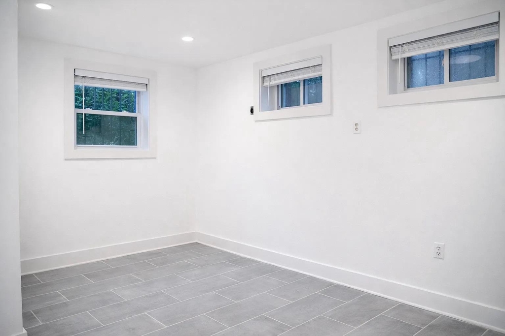 1633 Kalmia Road Nw - Photo 13