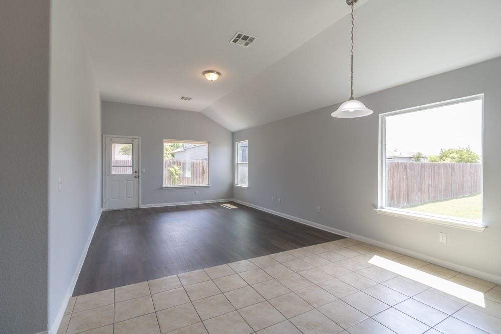 1411 Elbe St - Photo 6