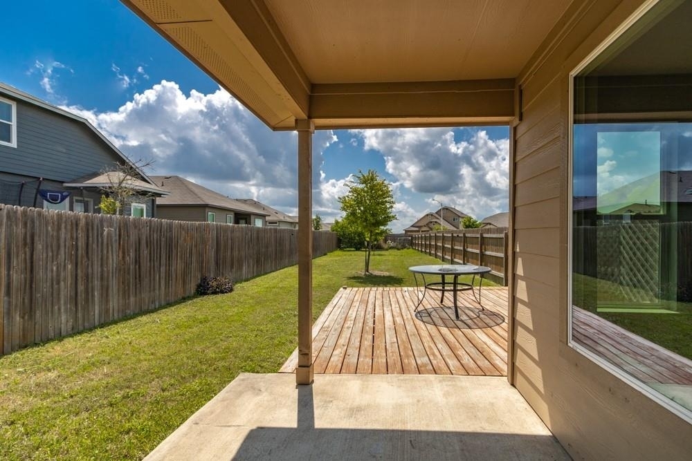 1411 Elbe St - Photo 27