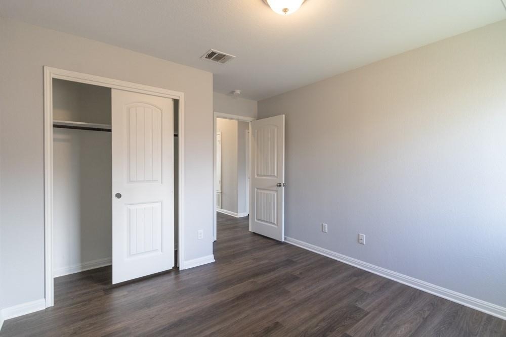 1411 Elbe St - Photo 14