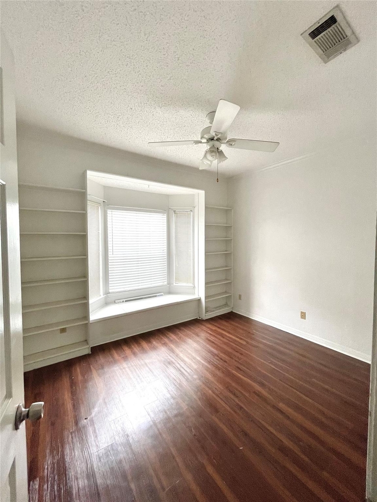 3111 Tom Green St - Photo 4