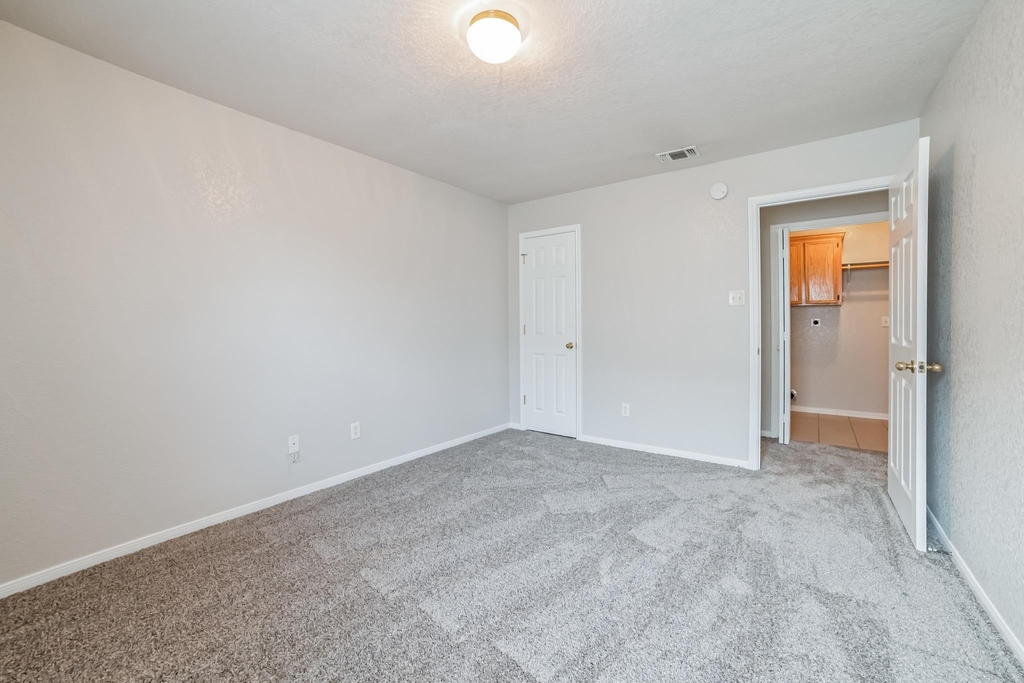 319 Cedar Ridge Dr - Photo 13
