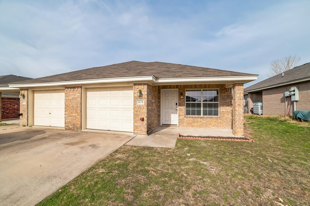 319 Cedar Ridge Dr - Photo 0