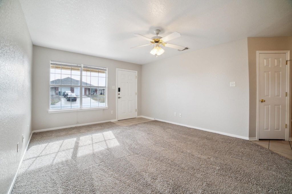 319 Cedar Ridge Dr - Photo 4
