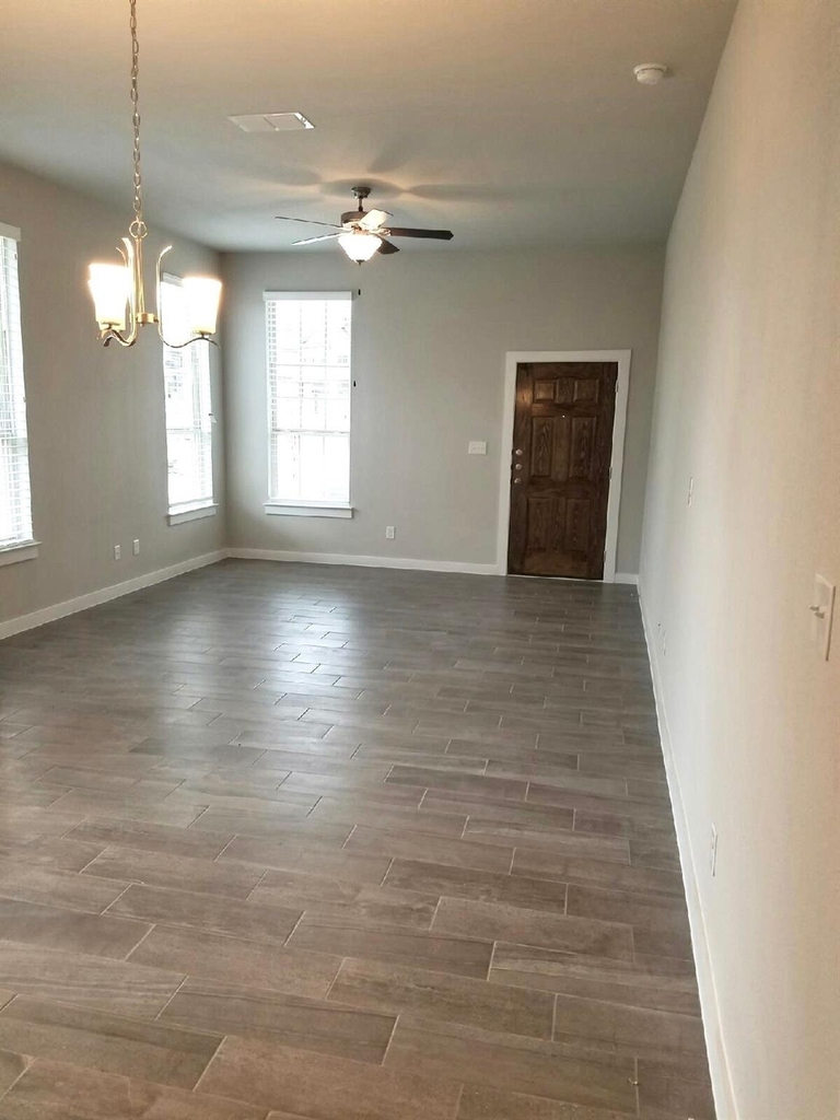 160 Lakeview Ct - Photo 1