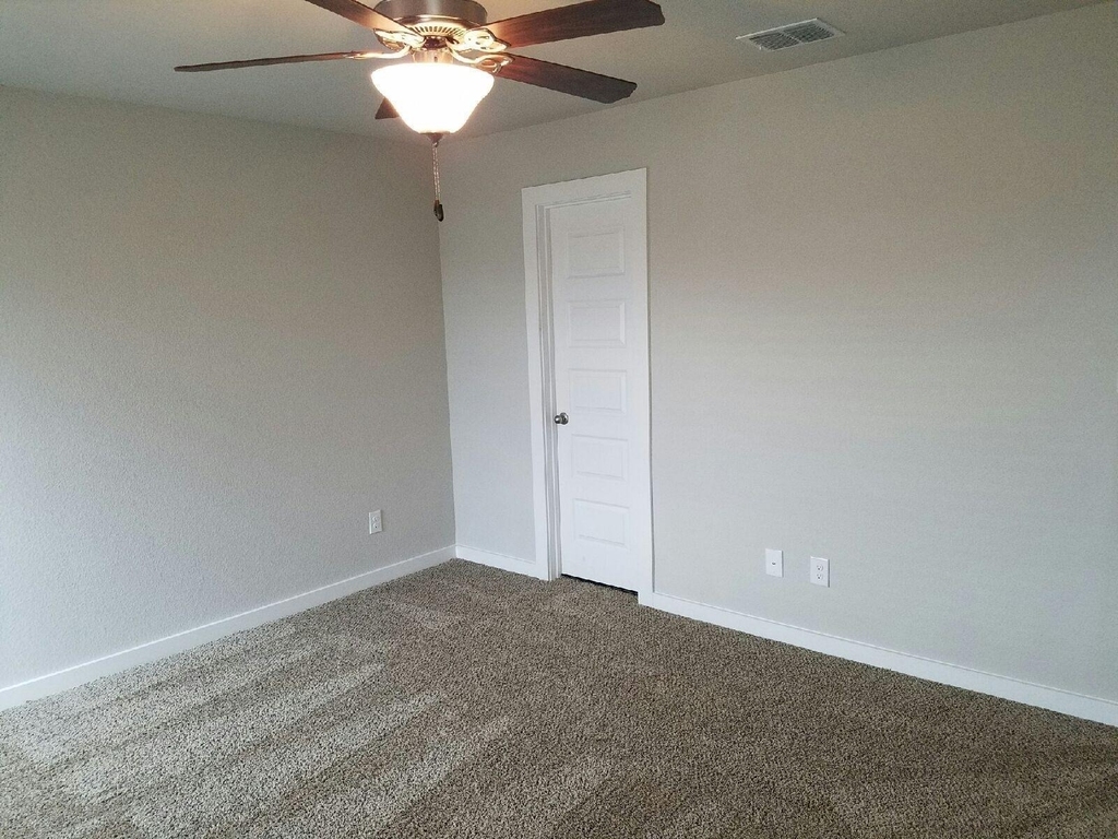 160 Lakeview Ct - Photo 3