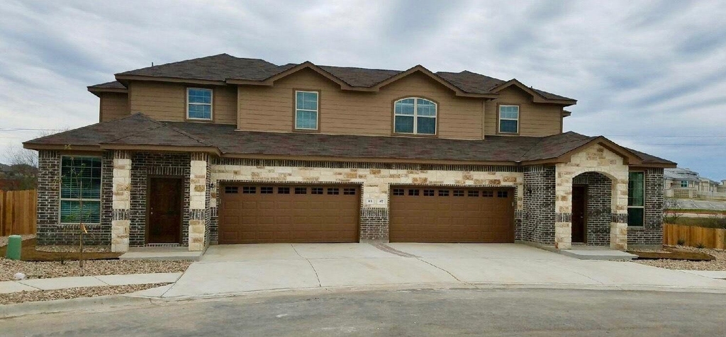 160 Lakeview Ct - Photo 0