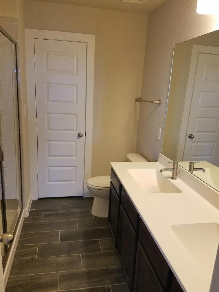 160 Lakeview Ct - Photo 4