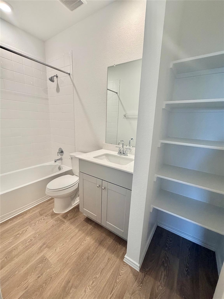 214 Balmorehea St - Photo 3