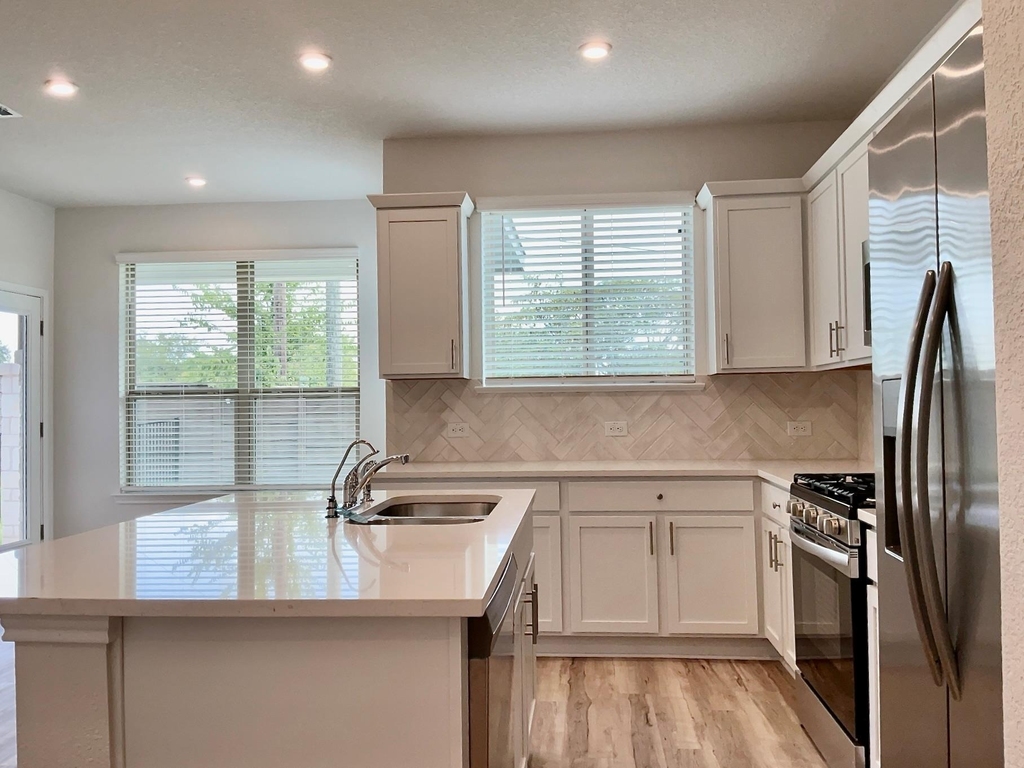 2204 Cornfield Dr - Photo 4