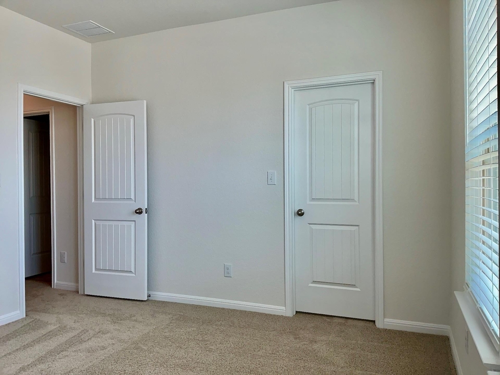 2204 Cornfield Dr - Photo 11