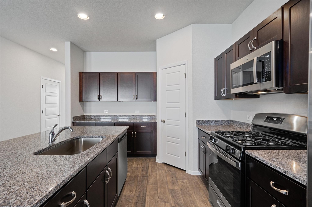 621 Running Creek Dr - Photo 10