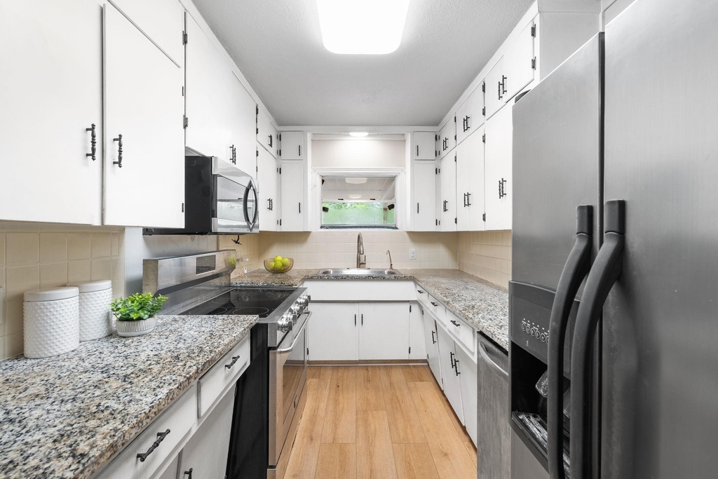 1700 W 7th St - Photo 9