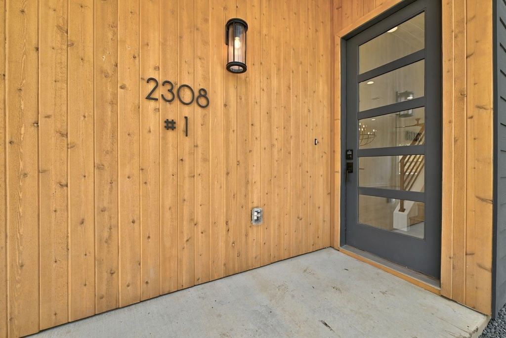 2308 Maxwell Ln - Photo 2