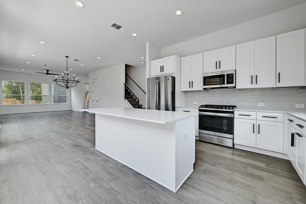 2308 Maxwell Ln - Photo 3