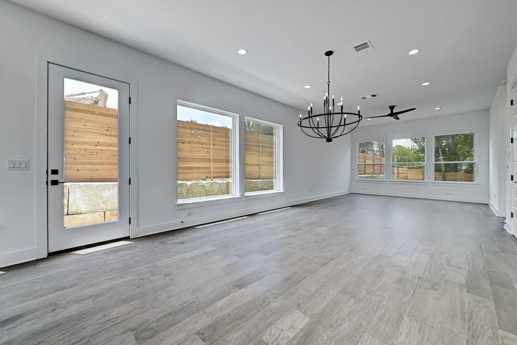 2308 Maxwell Ln - Photo 7