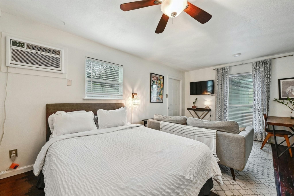 1103 Kenwood Ave - Photo 5