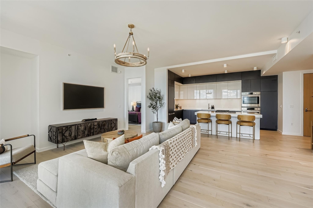 313 W 17th St - Photo 0