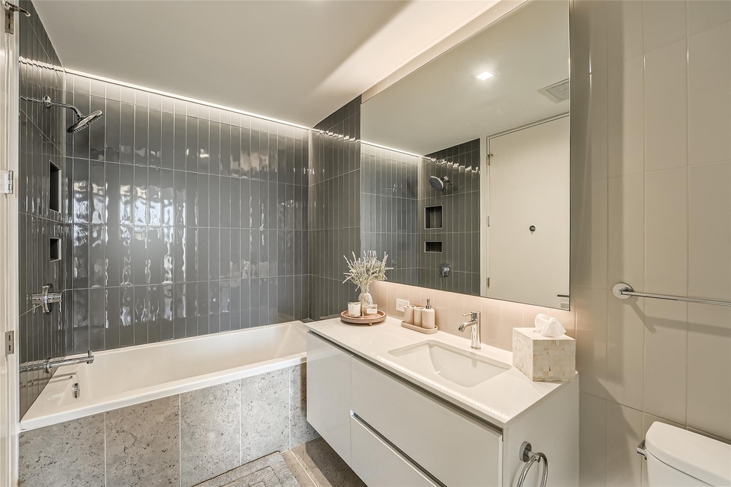 313 W 17th St - Photo 31