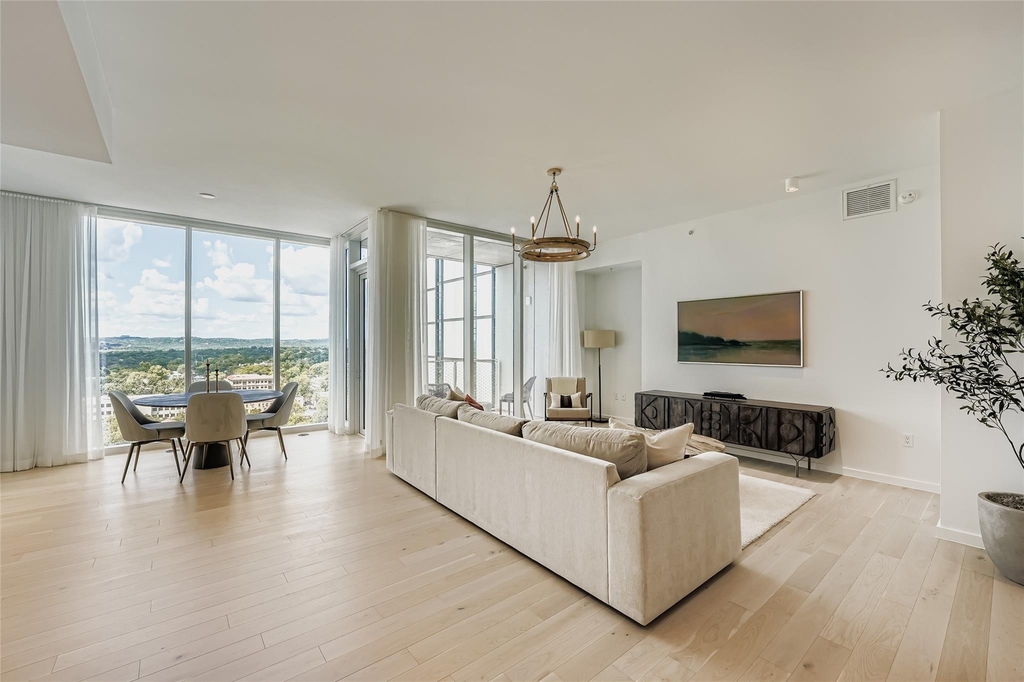 313 W 17th St - Photo 11