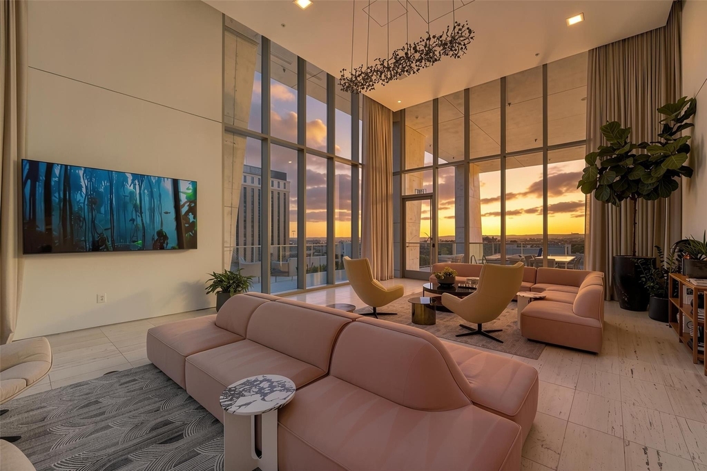 313 W 17th St - Photo 17