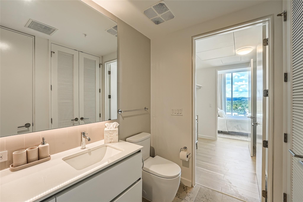 313 W 17th St - Photo 5