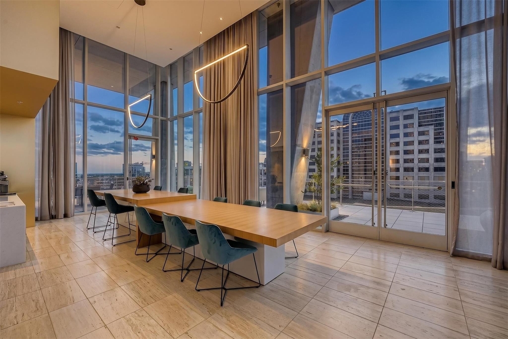 313 W 17th St - Photo 6