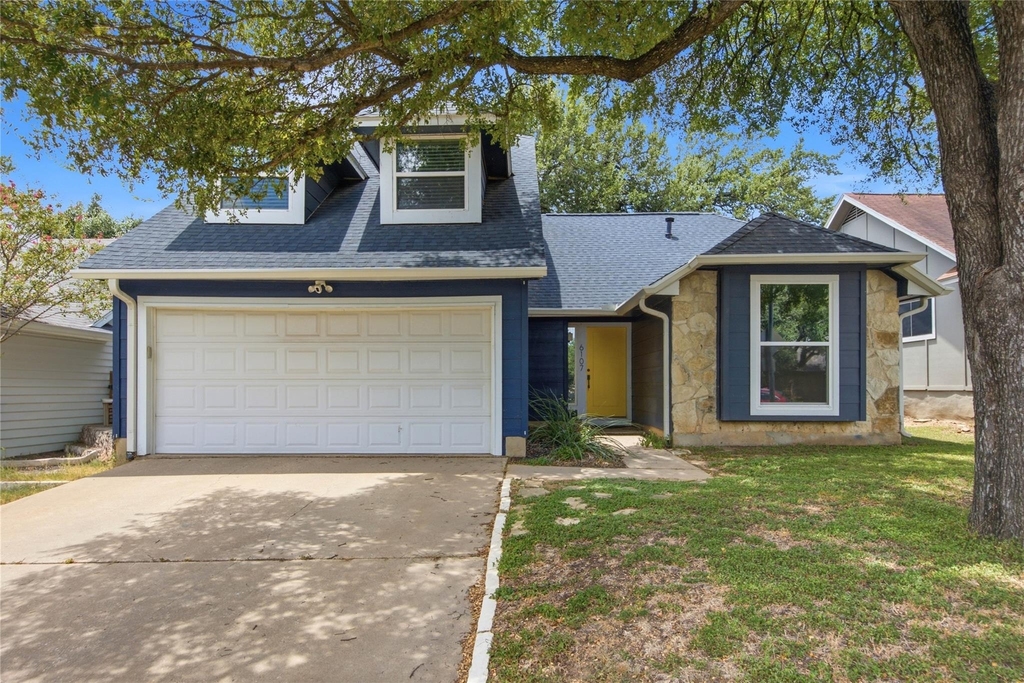 6107 Avery Island Ave - Photo 0