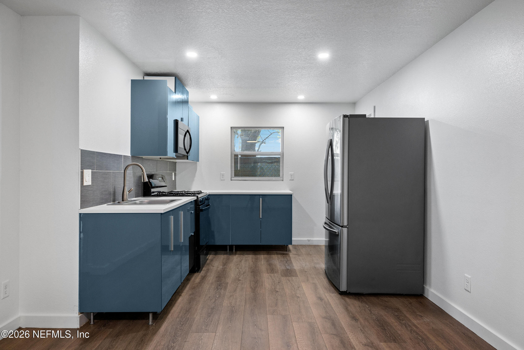 231 E 16th Street - Photo 6