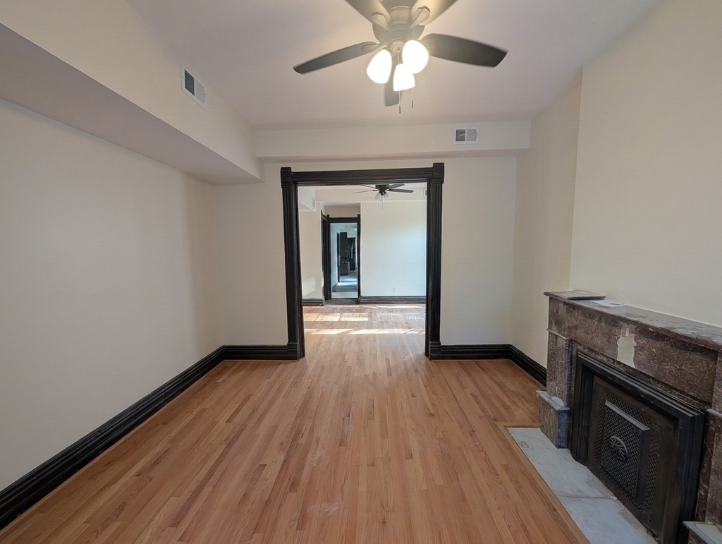 1481 W Erie Street - Photo 8