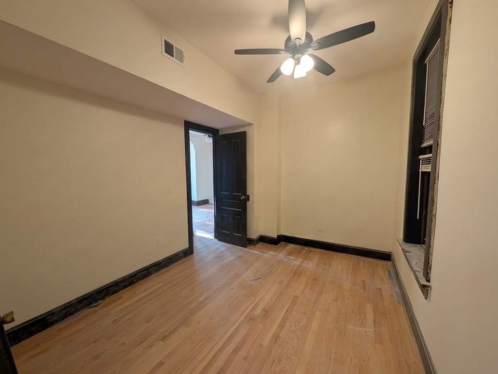 1481 W Erie Street - Photo 12
