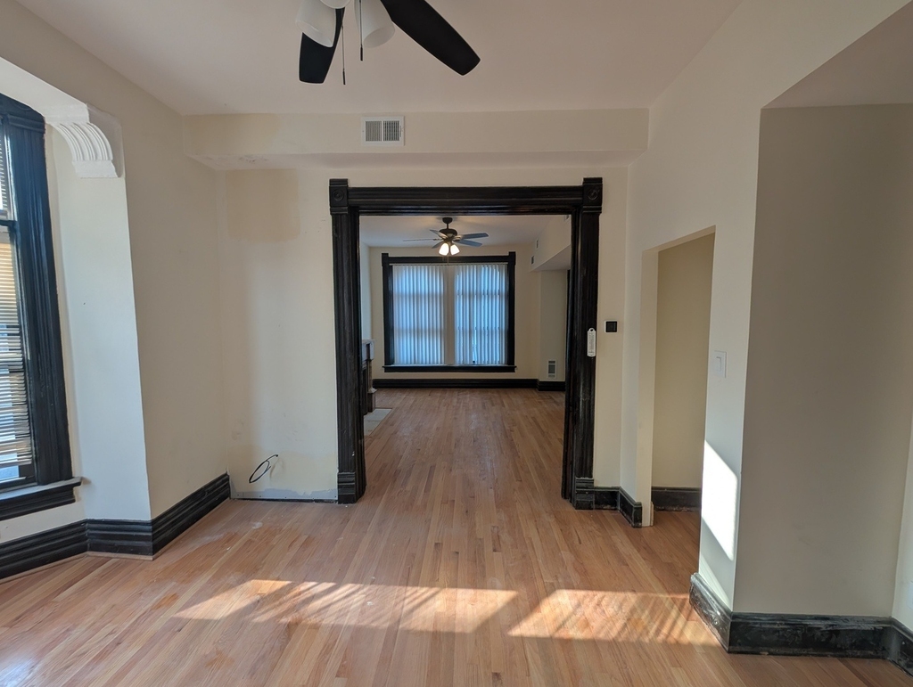 1481 W Erie Street - Photo 3