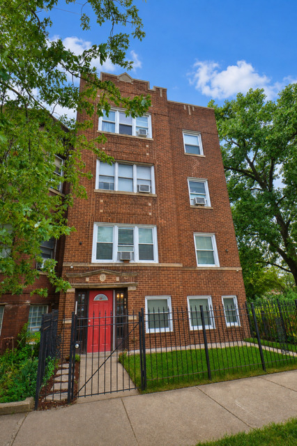 834 N Christiana Avenue - Photo 0