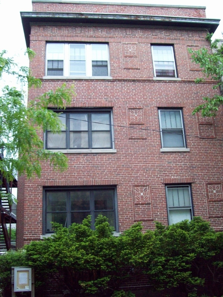 644 W Oakdale Avenue - Photo 0