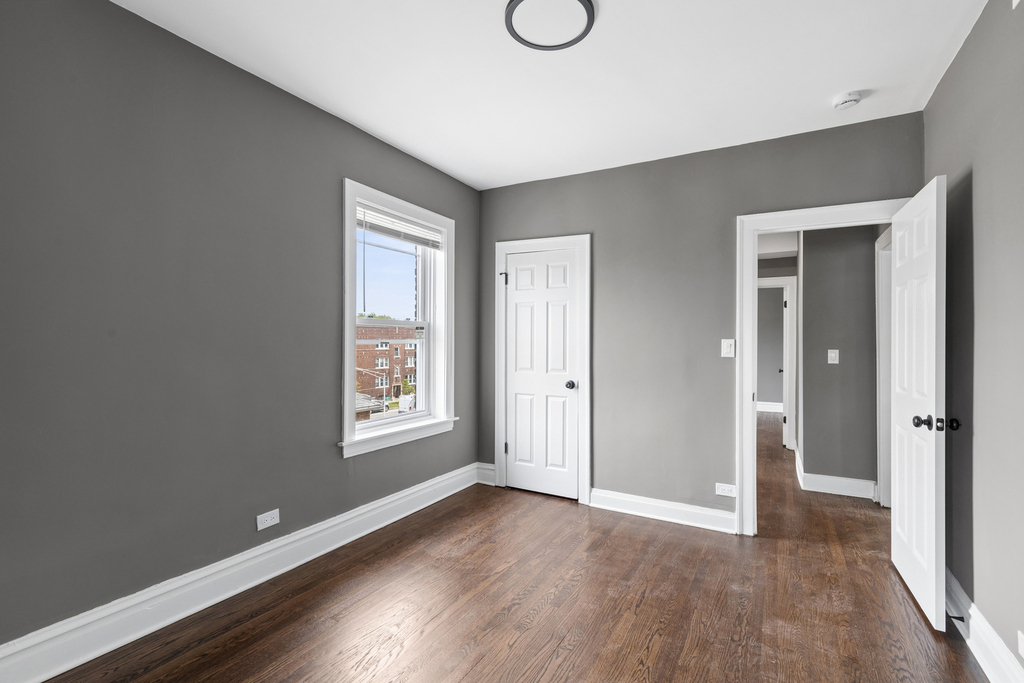 8210 S Marshfield Avenue - Photo 8