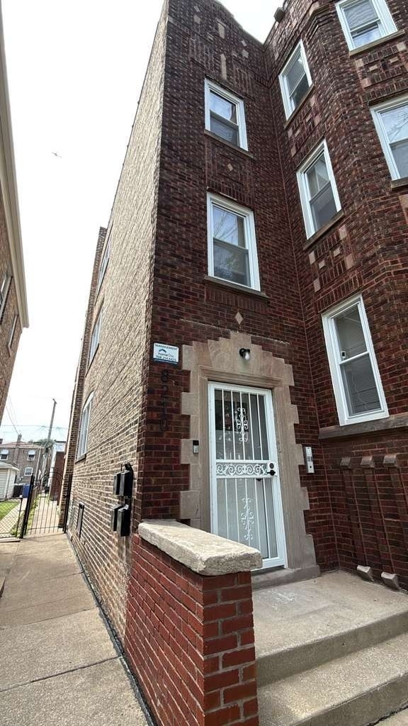 8210 S Marshfield Avenue - Photo 1