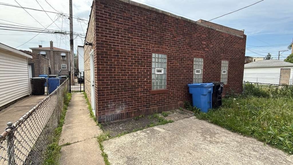 8210 S Marshfield Avenue - Photo 21