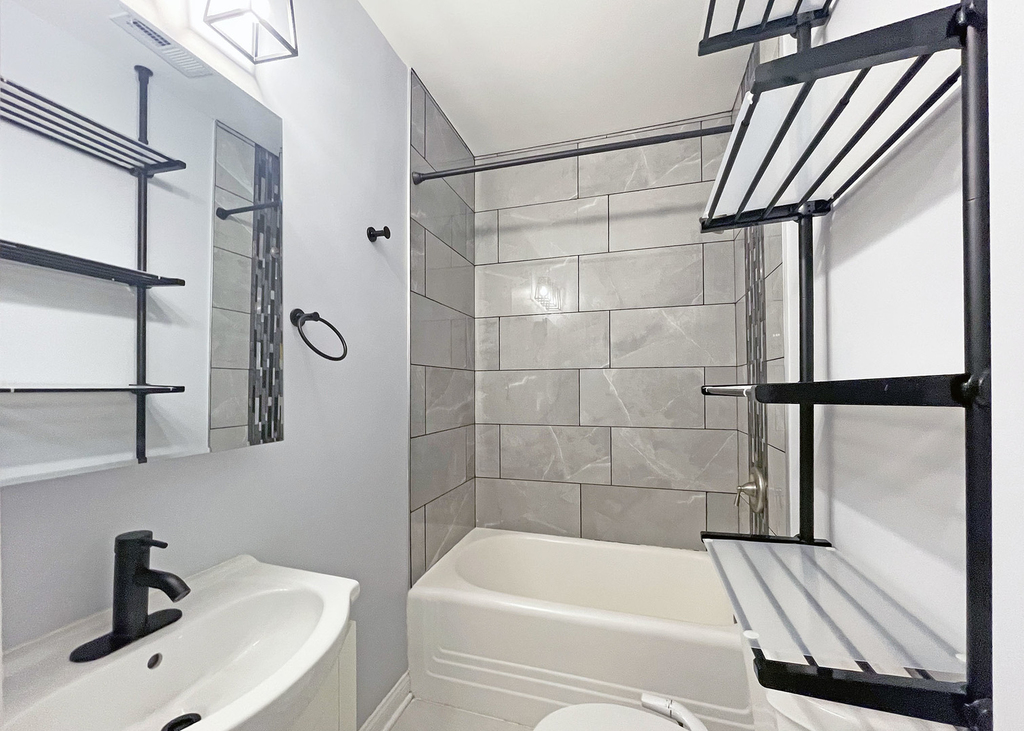 2429 W Cortland Street - Photo 6