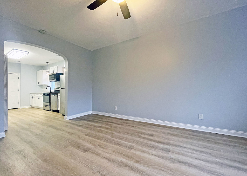 2429 W Cortland Street - Photo 2