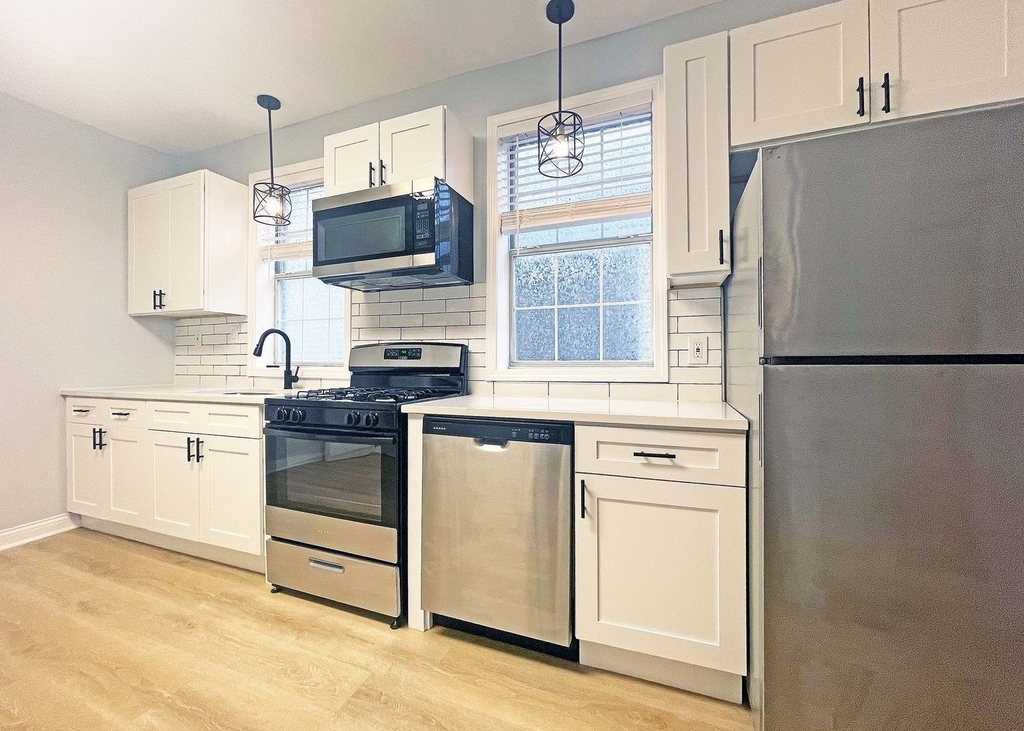 2429 W Cortland Street - Photo 8