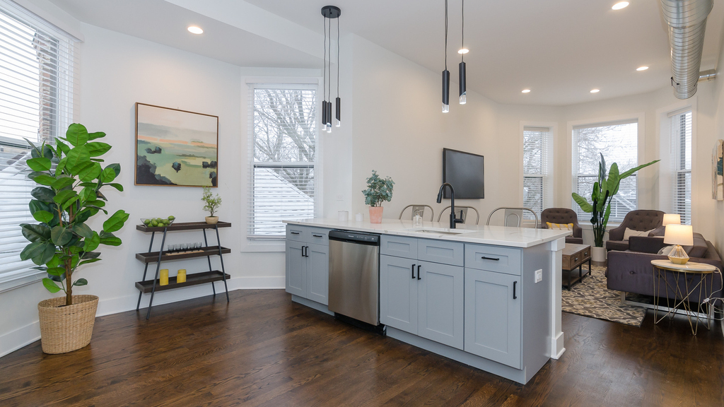 1458 W Pensacola Avenue - Photo 2